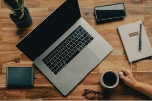 Юридический аутсорсинг или штатный юрист: что выгоднее малому и среднему бизнесу